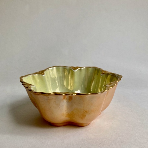 M. Z. Austria Smaller Yellow & Copper Fluted Porcelain Bowl, 1912 - Picture 2 of 11